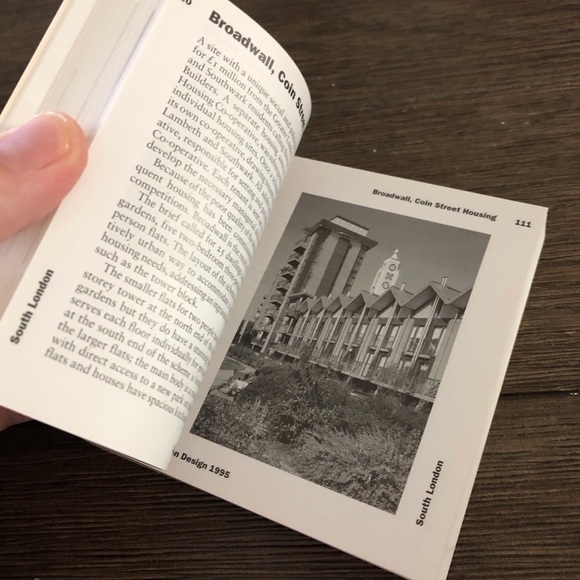 London: A guide to recent architecture by: Samantha Hardingham mini paperback - Picture 2 of 5